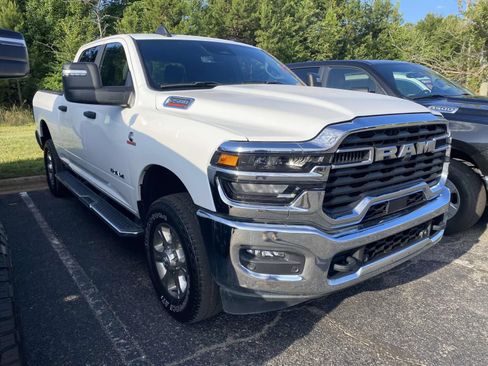 Used 2025 RAM 2500 Big Horn AWD/4WD image 1