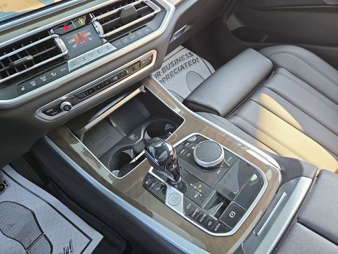 Used 2022 BMW X5 xDrive40i w/ Parking Assistance Package image 26