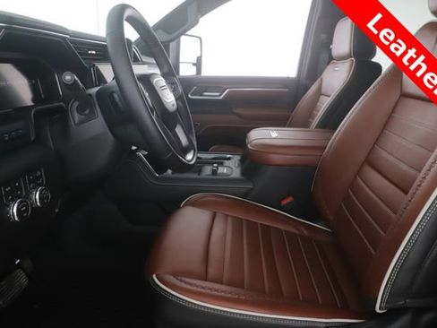 Used 2026 GMC Sierra 2500 Denali Ultimate w/ LPO, Black Badging Package AWD/4WD image 17