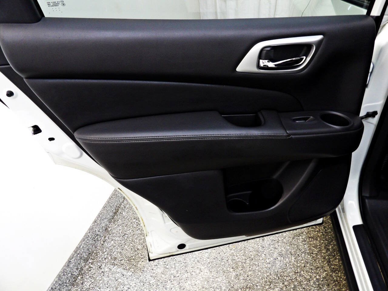 Used 2017 Nissan Pathfinder Platinum AWD/4WD image 9