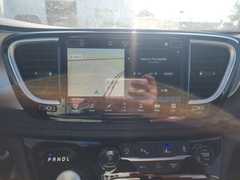 New 2026 Chrysler Pacifica Pinnacle image 2