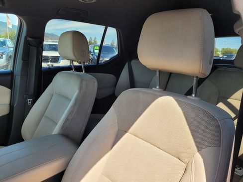 Used 2023 Chevrolet Traverse LS FWD image 16
