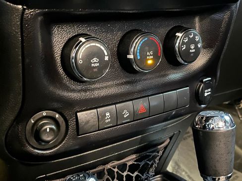 Used 2015 Jeep Wrangler Unlimited Sport w/ Quick Order Package 24S image 9