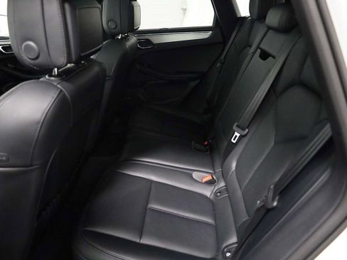 Certified 2026 Porsche Macan AWD/4WD image 34