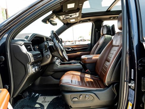 Used 2023 GMC Yukon Denali Ultimate AWD/4WD image 4