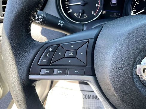 Used 2019 Nissan Rogue SV AWD/4WD image 19