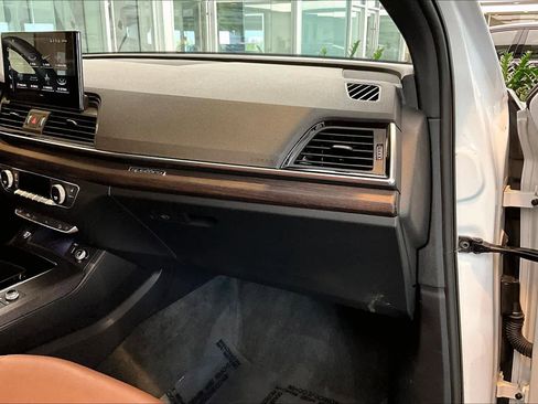 Used 2022 Audi Q5 2.0T Premium w/ Convenience Package image 19