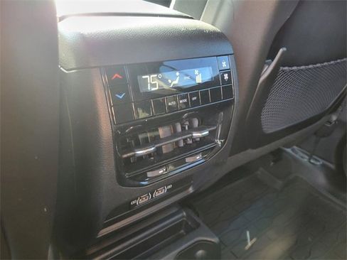 Used 2023 Jeep Grand Cherokee L Laredo image 14