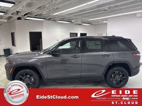 New 2025 Jeep Grand Cherokee Limited w/ Trailer Tow Package image 4