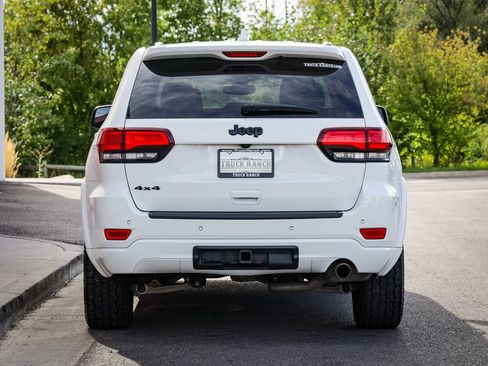 Used 2019 Jeep Grand Cherokee Altitude AWD/4WD image 4