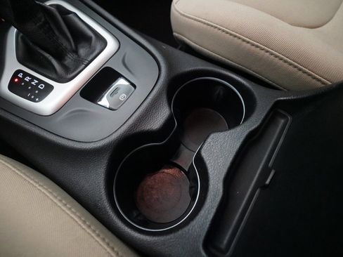 Used 2016 Jeep Cherokee Latitude w/ Cold Weather Group image 16