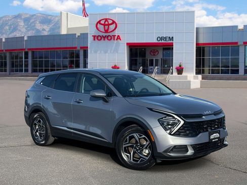 Used 2025 Kia Sportage LX FWD image 1