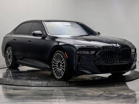 Used 2025 BMW i7 xDrive60 AWD/4WD image 24