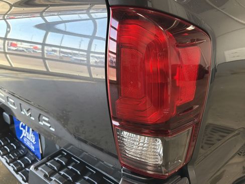 Used 2022 Toyota Tacoma SR w/ SR Convenience Package image 12