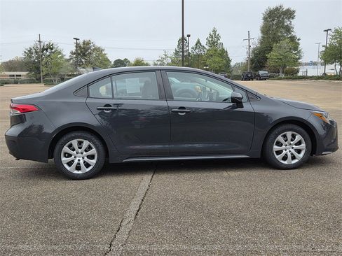 Used 2023 Toyota Corolla LE image 8