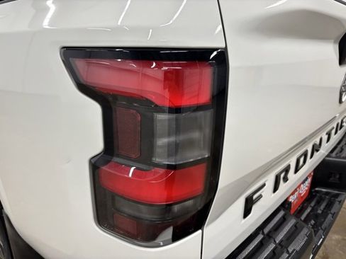 Used 2024 Nissan Frontier SL image 7