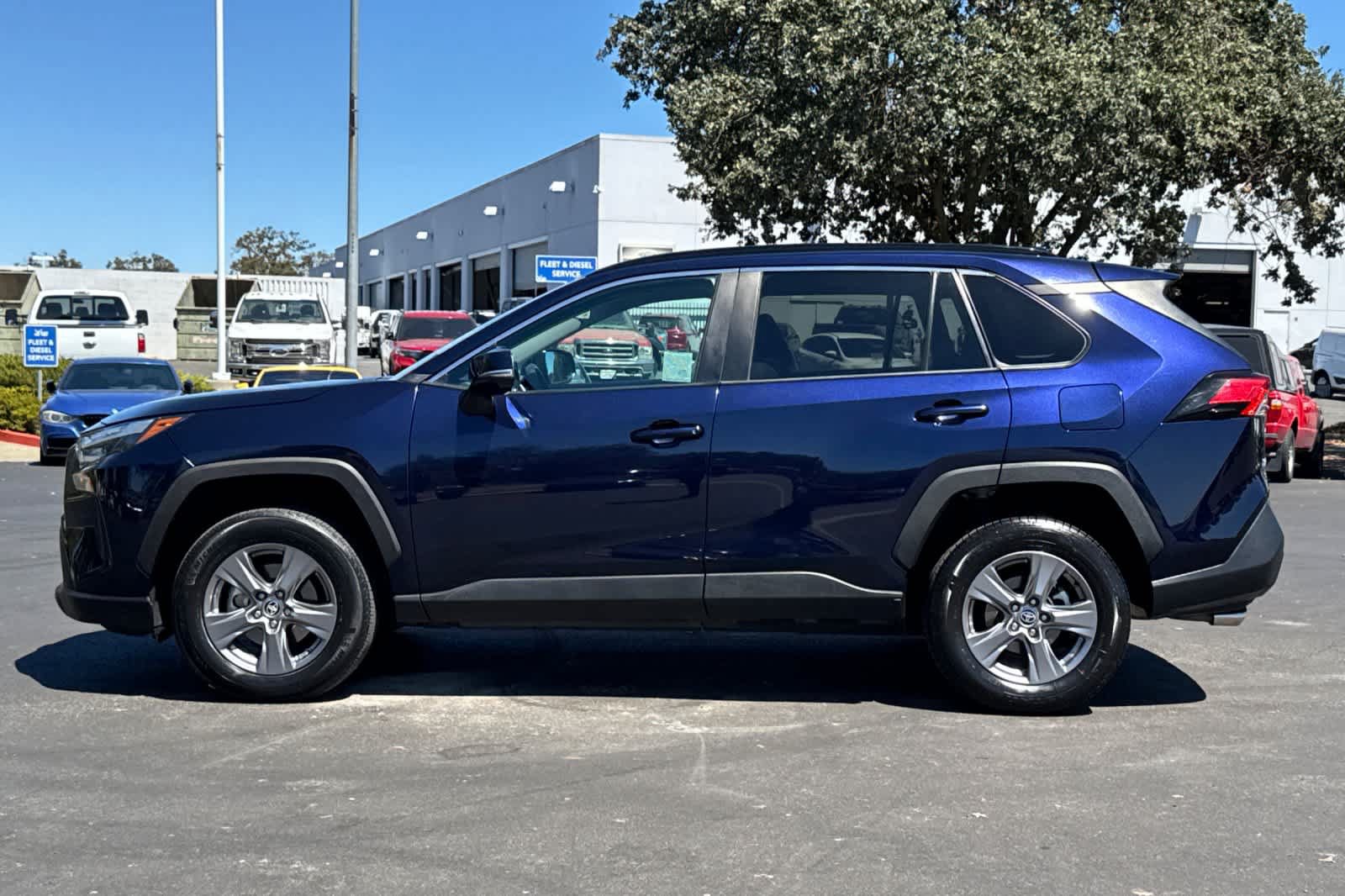 Used 2024 Toyota RAV4 XLE FWD image 5