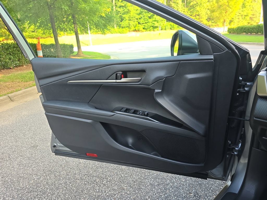 Used 2026 Toyota Camry SE FWD image 25