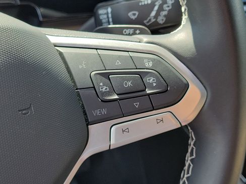 Used 2024 Volkswagen Atlas Cross Sport SE w/ Panoramic Sunroof Package FWD image 29