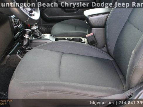 Used 2022 Jeep Wrangler Unlimited Sport image 33