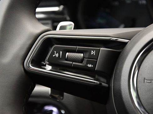 Used 2025 Porsche Macan image 25