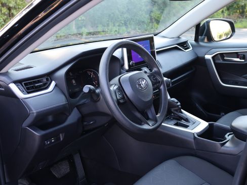 Certified 2025 Toyota RAV4 XLE FWD image 29