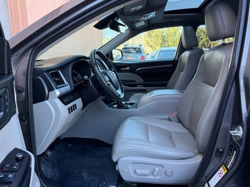 Used 2018 Toyota Highlander Limited w/ Protection Package #3 image 9