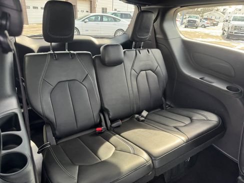 Used 2025 Chrysler Pacifica Select FWD image 47