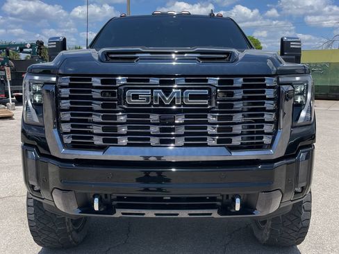 Used 2024 GMC Sierra 3500 Denali Ultimate AWD/4WD image 2