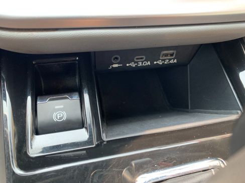 Used 2023 Subaru Outback Premium AWD/4WD image 21