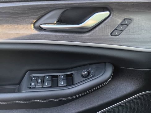 Used 2023 Jeep Grand Cherokee image 35