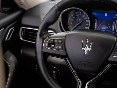 Used 2019 Maserati Levante image 16