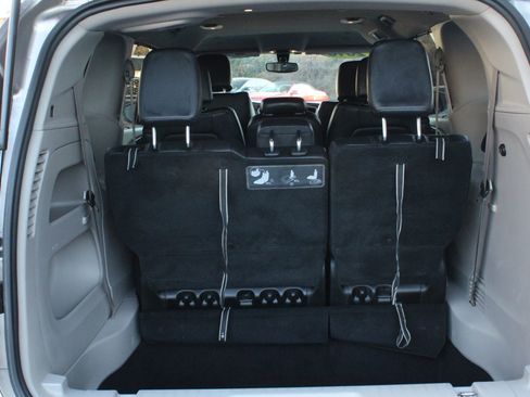 Used 2018 Chrysler Pacifica Touring-L image 29