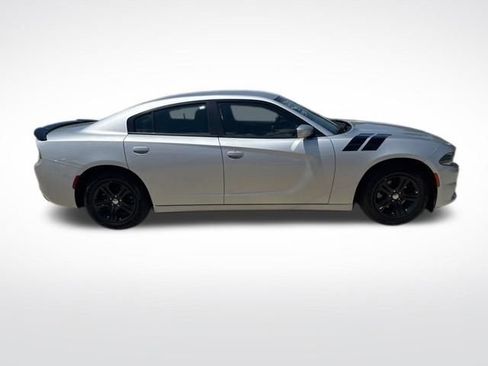 Used 2022 Dodge Charger SXT RWD image 2