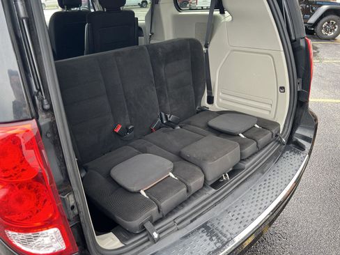 Used 2019 Dodge Grand Caravan SE w/ UConnect Hands-Free Group FWD image 42