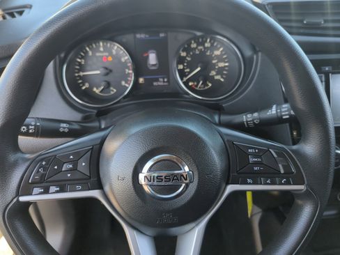 Used 2018 Nissan Rogue S image 9