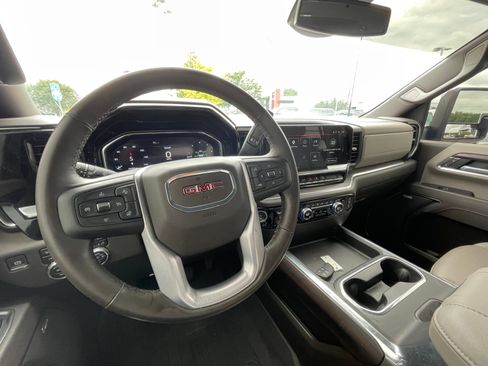 Used 2025 GMC Sierra 2500 SLT AWD/4WD image 9