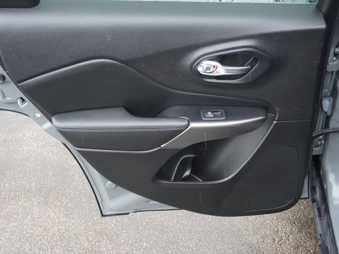 Used 2021 Jeep Cherokee Latitude Lux w/ Sun & Sound Group image 30