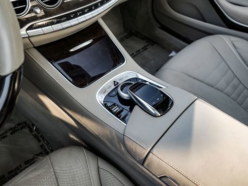 Used 2019 Mercedes-Benz S 560 Sedan image 26