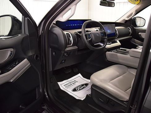 Used 2025 Ford Expedition Active AWD/4WD image 15