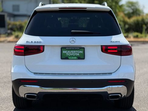 Used 2025 Mercedes-Benz GLB 250 4MATIC image 4