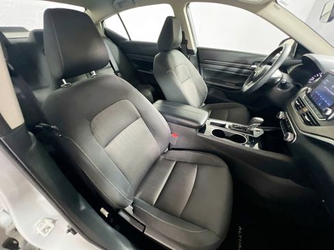 Used 2024 Nissan Altima 2.5 SV FWD image 31