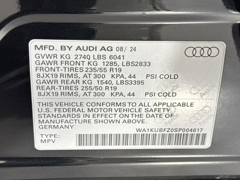 Used 2025 Audi Q4 e-tron Premium w/ Convenience Package image 30