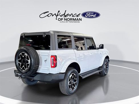 New 2025 Ford Bronco Outer Banks image 8