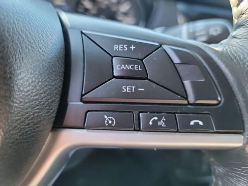 Used 2017 Nissan Rogue SV image 21