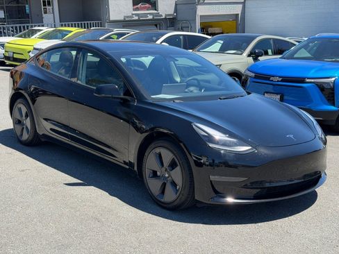 Used 2023 Tesla Model 3 Standard Range RWD image 3