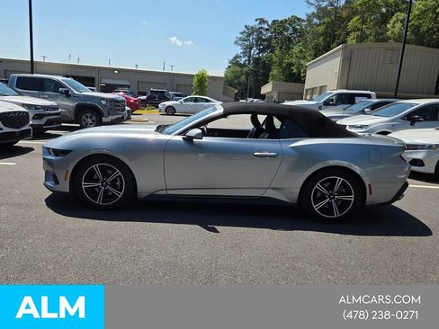 Used 2025 Ford Mustang Premium RWD image 3