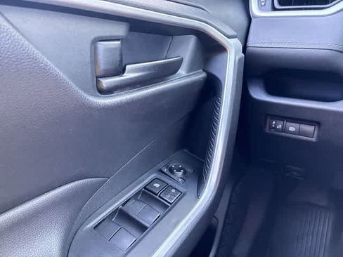 Used 2021 Toyota RAV4 LE FWD image 38