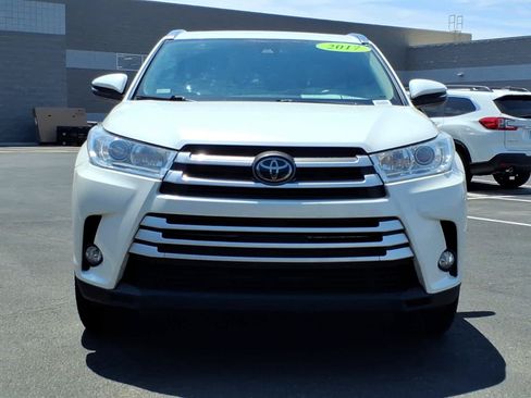 Used 2017 Toyota Highlander XLE AWD/4WD image 2