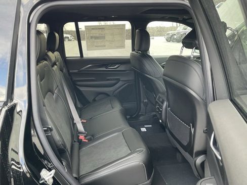 New 2025 Jeep Grand Cherokee image 31